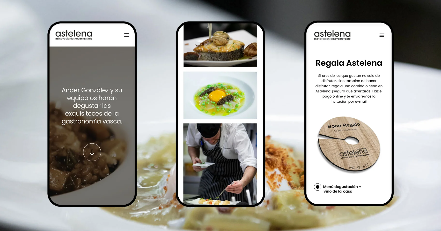 Vista de la web del restaurante Astelena en tres pantallas de móvil