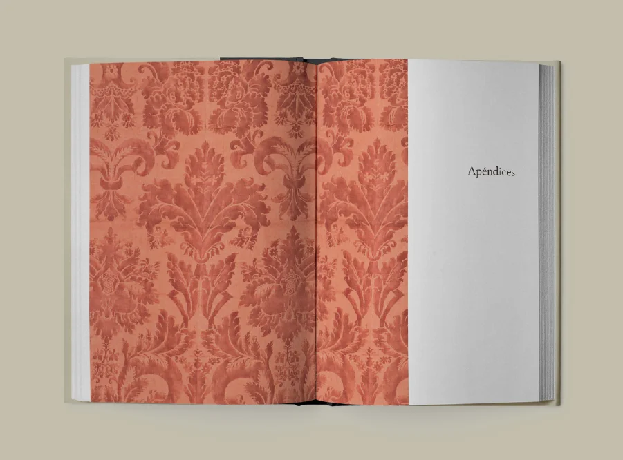 Diseño editorial del libro Fortuny, mostrando páginas interiores.